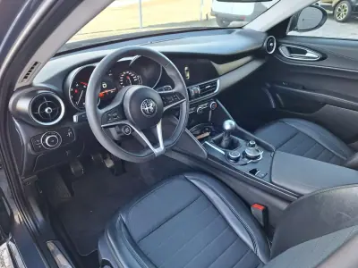 Alfa Romeo Giulia 2018 - 19990 EUR, 123965 km - AUTO.MOTO.pt - 123965km - foto 7 de 17