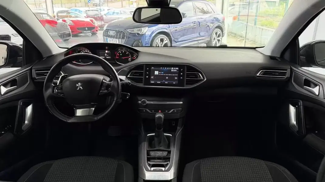 Peugeot 308 2019 - 15990 EUR, 117723 km - AUTO.MOTO.pt - 117723km - foto 13 de 23