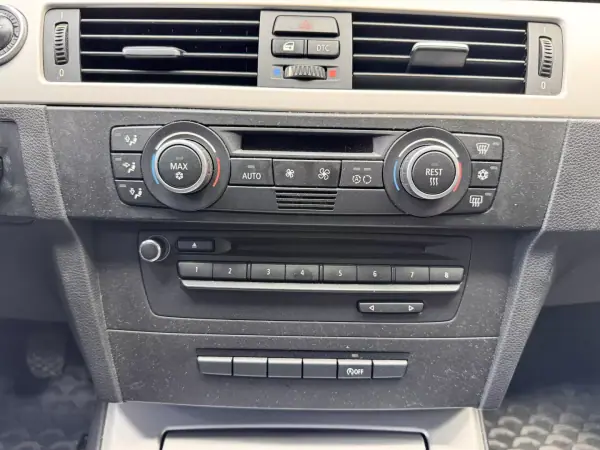 BMW 318 2009 - 10900 EUR, 110942 km - AUTO.MOTO.pt - 110942km - foto 19 de 25