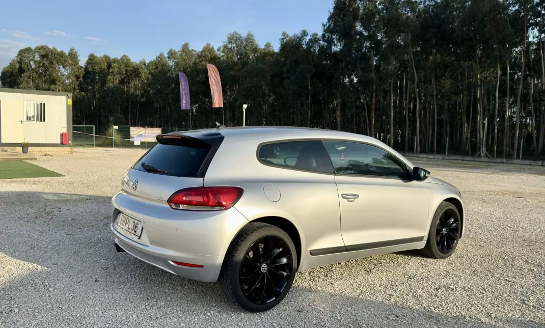 Volkswagen Scirocco 2010 - 9950 EUR, 301000 km - AUTO.MOTO.pt - 301000km - foto 15 de 18