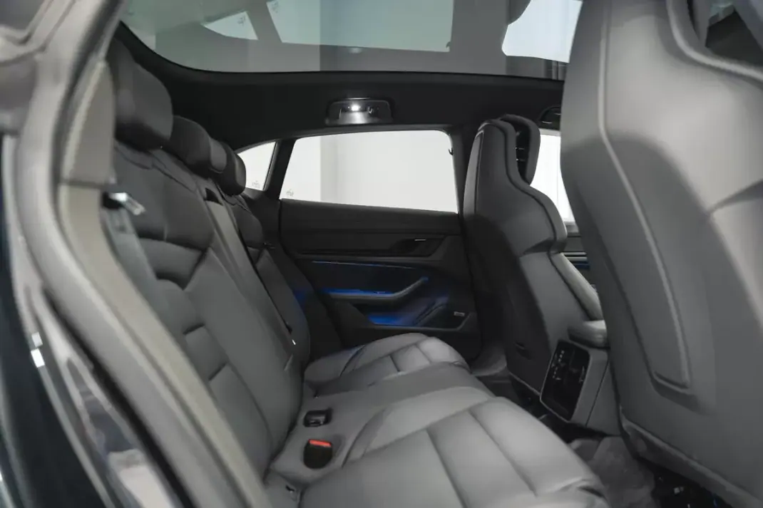 Porsche Taycan Cross Turismo 2022 - 63950 EUR, 45941 km - 45941km - foto 49 de 52