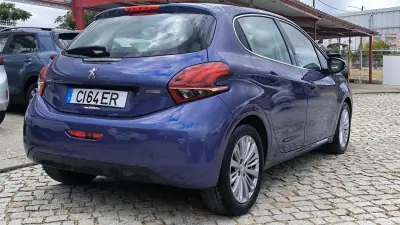 Peugeot 208 2016 - 9450 EUR, 107121 km - AUTO.MOTO.pt - 107121km - foto 5 de 11