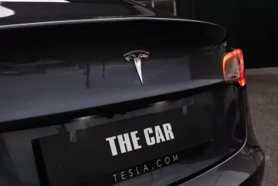 Tesla Model 3 2023 - 31999 EUR, 67000 km - AUTO.MOTO.pt - 67000km - foto 10 de 31