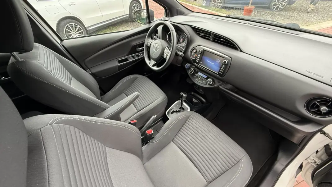 Toyota Yaris 2018 - 16990 EUR, 80000 km - AUTO.MOTO.pt - 80000km - foto 27 de 29