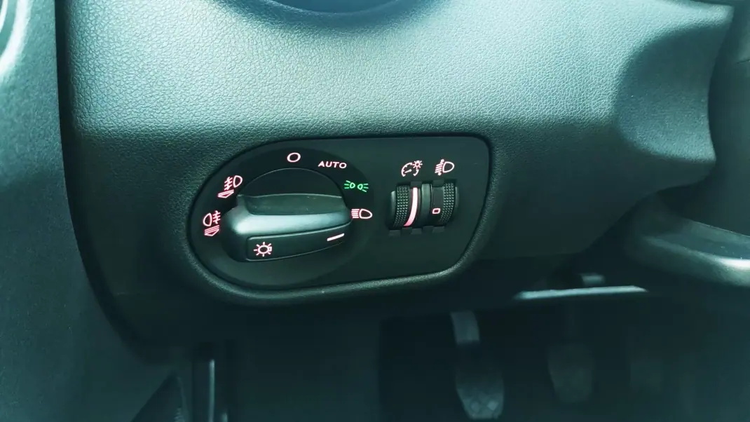 Audi A1 Sportback 2014 - 10999 EUR, 159000 km - AUTO.MOTO.pt - 159000km - foto 25 de 37