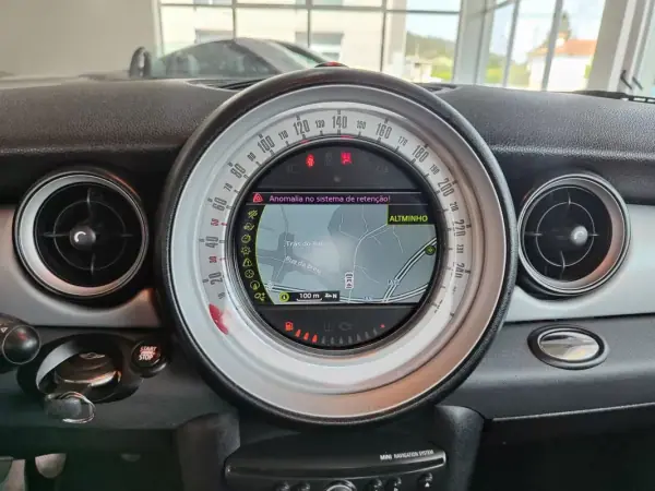 MINI One 2011 - 8250 EUR, 180000 km - AUTO.MOTO.pt - 180000km - foto 27 de 34