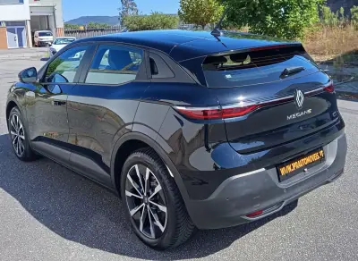 Renault Mégane E-Tech 2023 - 22990 EUR, 76500 km - AUTO.MOTO.pt - 76500km - foto 4 de 19