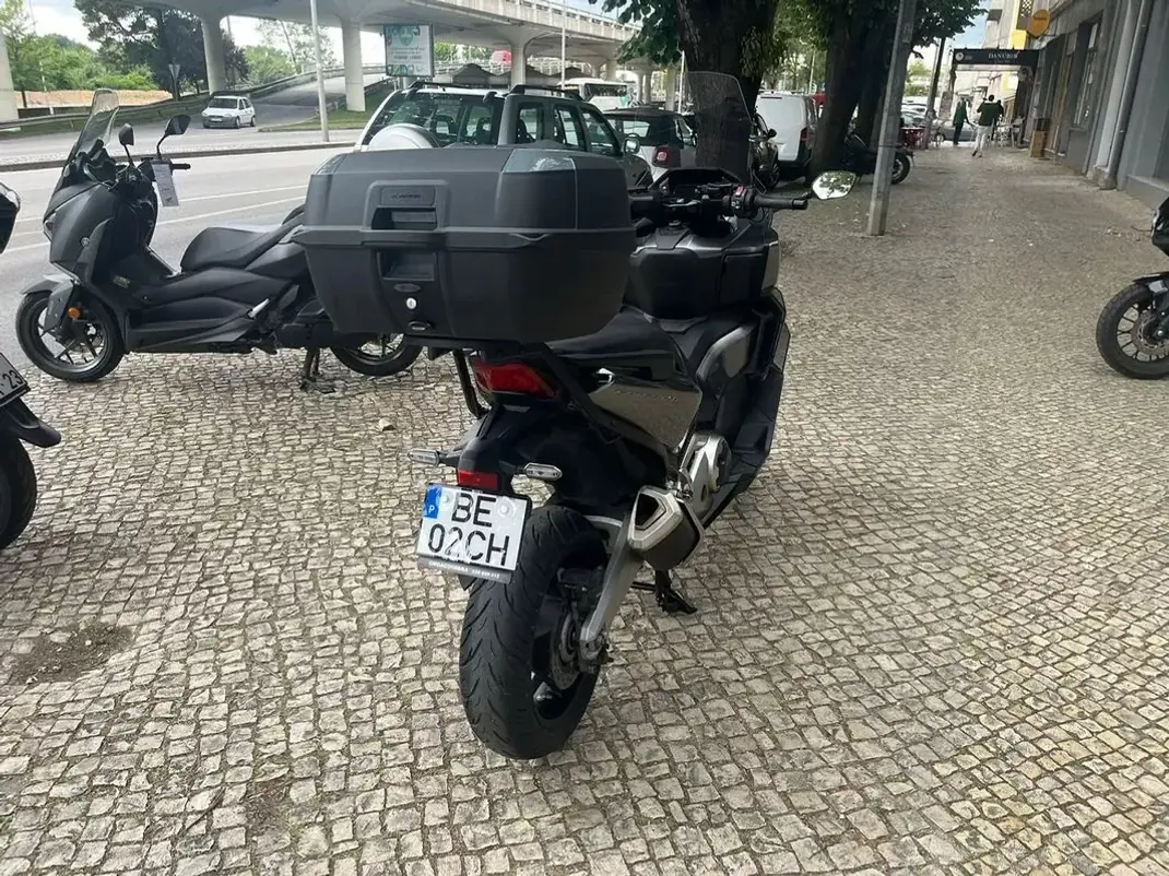 Honda Forza 2023 - 9350 EUR, 11932 km - AUTO.MOTO.pt - 11932km - foto 3 de 12