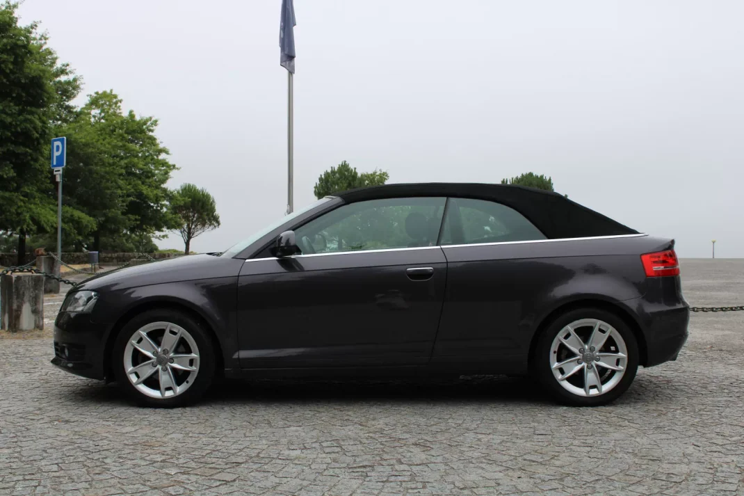 Audi A3 Cabrio 2009 - 11990 EUR, 180000 km - AUTO.MOTO.pt - 180000km - foto 12 de 42