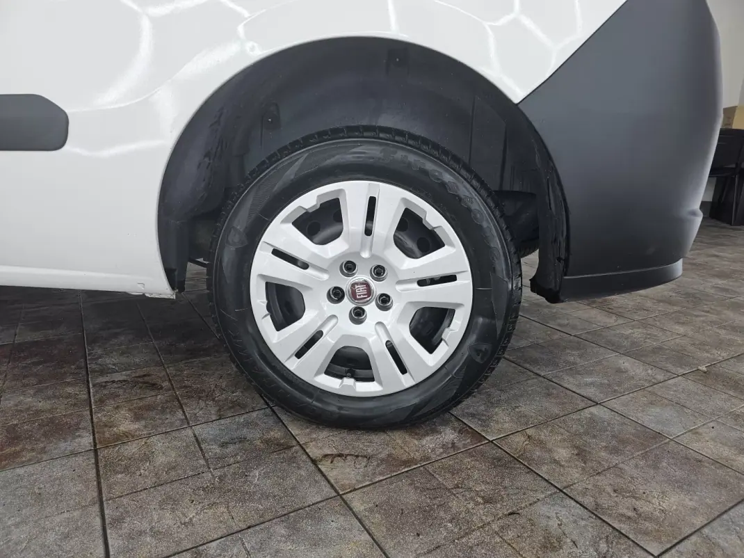 Fiat DOBLO CARGO 1.3 MULTIJET EASY 2018 - 10250 EUR, 177400 km - AUTO.MOTO.pt - 177400km - foto 13 de 26