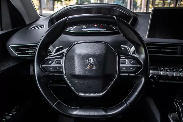 Peugeot 3008 2018 - 18450 EUR, 107895 km - AUTO.MOTO.pt - 107895km - foto 13 de 40