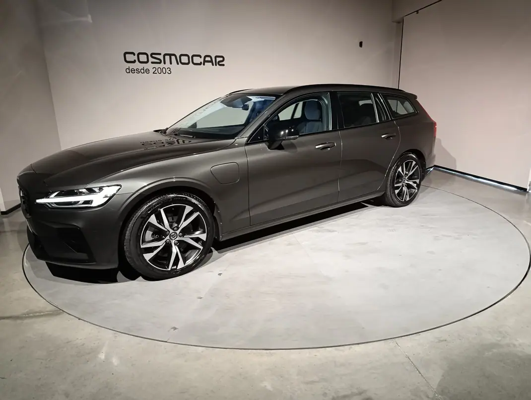 Volvo V60 2021 - 25900 EUR, 102259 km - AUTO.MOTO.pt - 102259km - foto 2 de 15