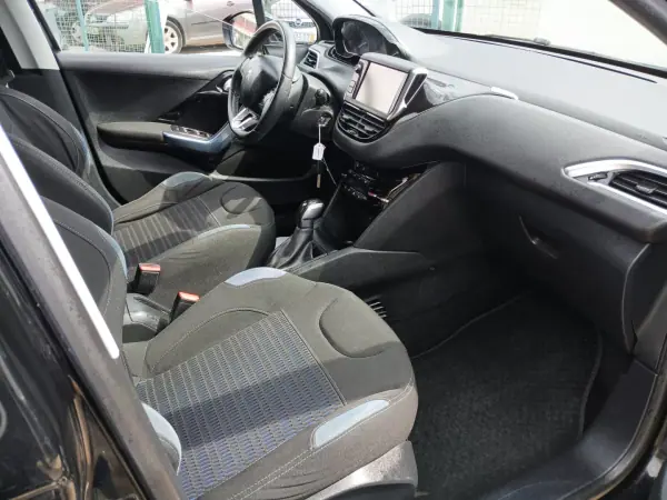 Peugeot 208 2013 - 7450 EUR, 80448 km - AUTO.MOTO.pt - 80448km - foto 21 de 25
