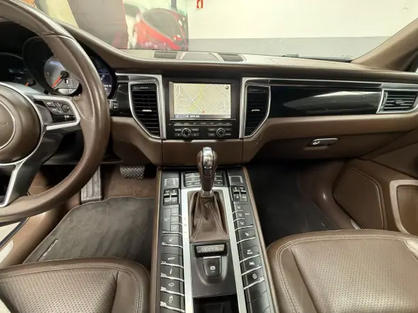 Porsche Macan 2015 - 34990 EUR, 200000 km - 200000km - foto 14 de 19