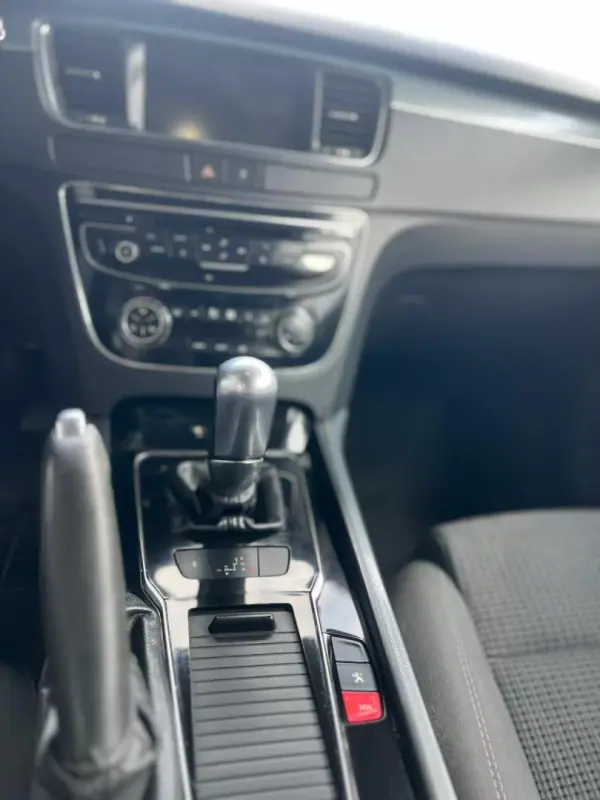 Peugeot 508 SW 2017 - 11250 EUR, 267100 km - AUTO.MOTO.pt - 267100km - foto 6 de 8