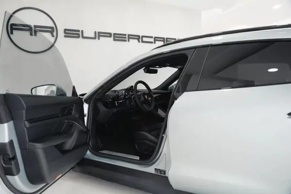 Porsche Taycan Sport Turismo 2024 - 74950 EUR, 55673 km - AUTO.MOTO.pt - 55673km - foto 16 de 57