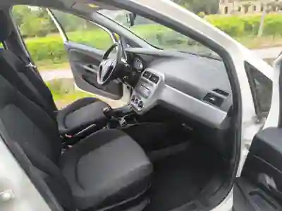 Fiat Grande Punto 2013 - 6000 EUR, 179000 km - AUTO.MOTO.pt - 179000km - foto 10 de 10