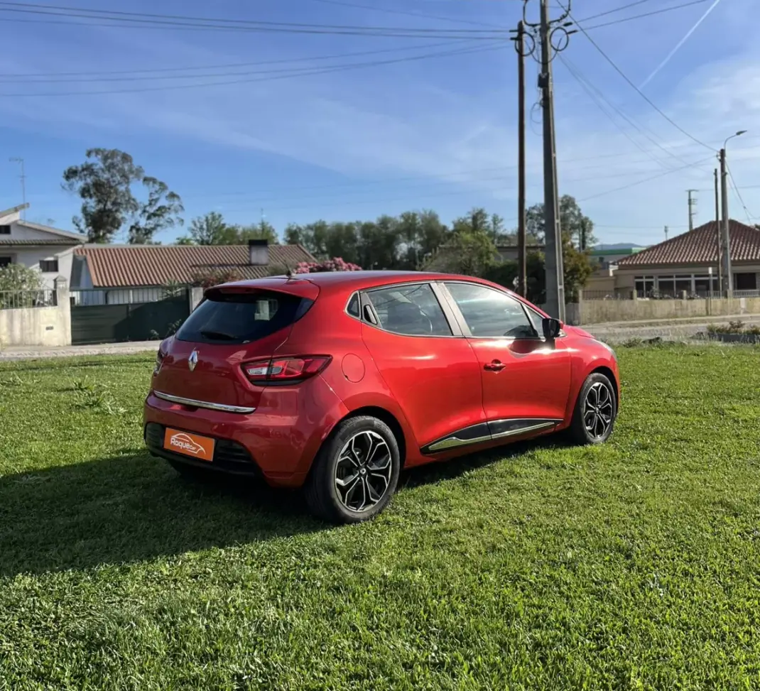 Renault Clio 2017 - 9900 EUR, 154000 km - AUTO.MOTO.pt - 154000km - foto 4 de 12