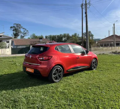 Renault Clio 2017 - 9900 EUR, 154000 km - AUTO.MOTO.pt - 154000km - foto 4 de 12
