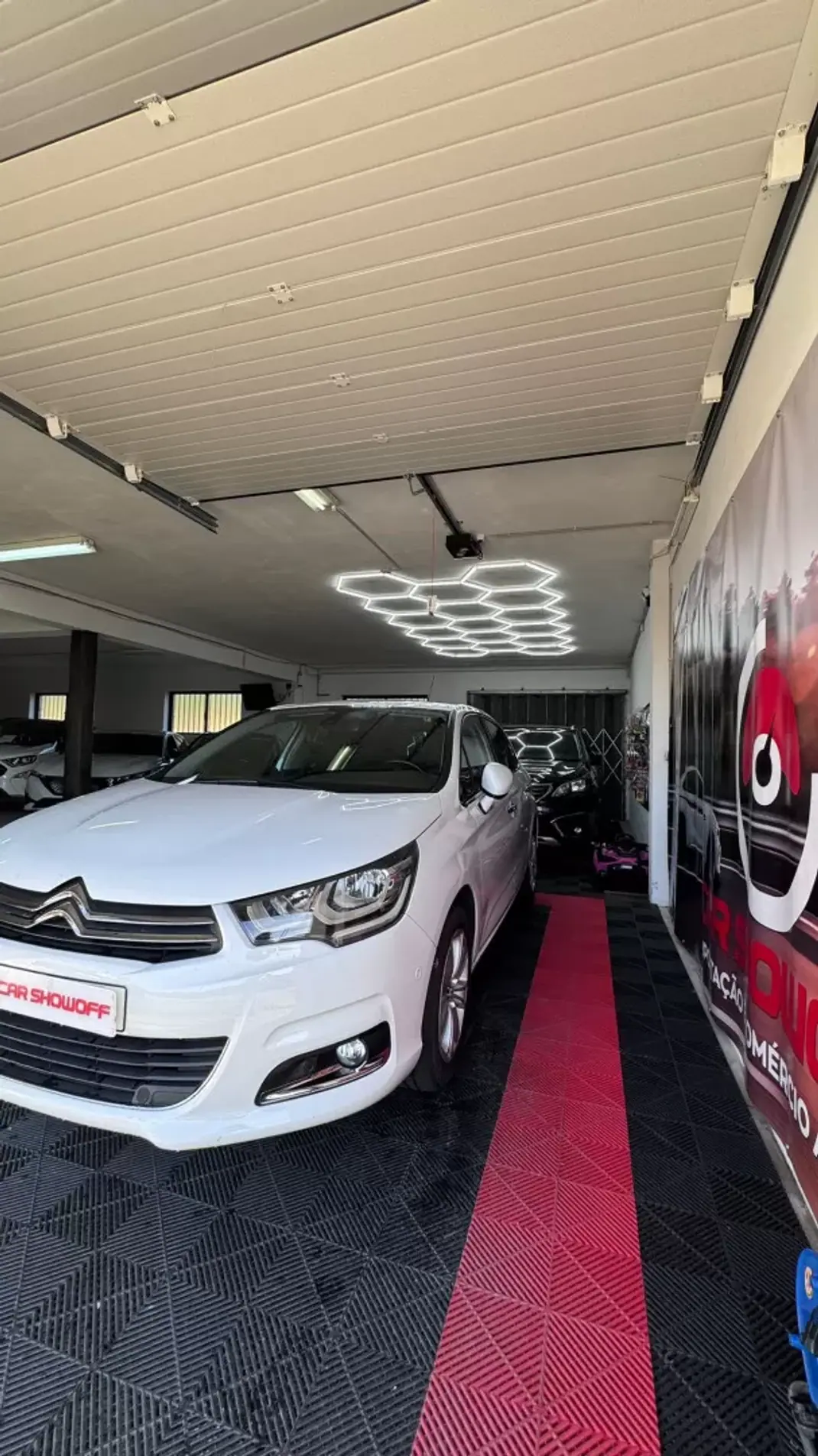 Citroën C4 2015 - 7900 EUR, 110000 km - AUTO.MOTO.pt - 110000km - foto 2 de 11