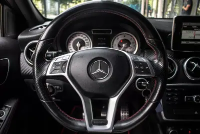 Mercedes-Benz A 180 2013 - 13990 EUR, 273379 km - AUTO.MOTO.pt - 273379km - foto 13 de 36
