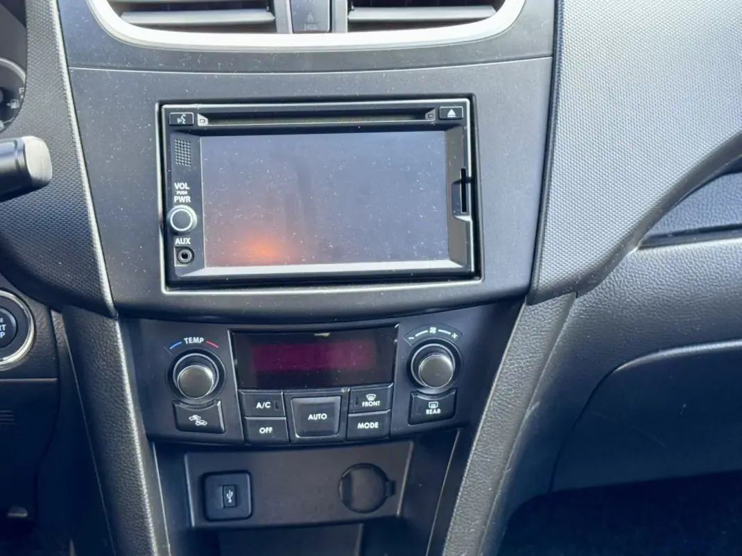 Suzuki Swift 2015 - 8990 EUR, 178000 km - AUTO.MOTO.pt - 178000km - foto 19 de 28