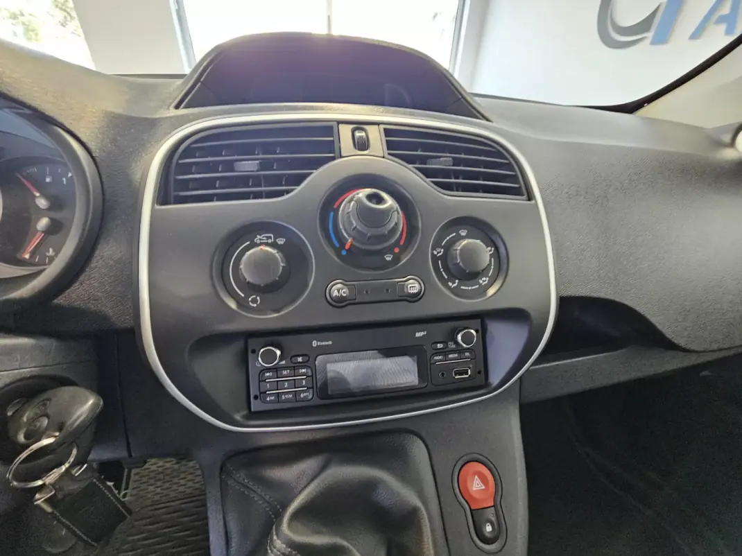 Renault Kangoo 2018 - 11750 EUR, 89756 km - 89756km - foto 8 de 15