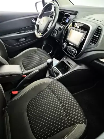 Renault Captur 2018 - 13750 EUR, 50000 km - AUTO.MOTO.pt - 50000km - foto 7 de 11