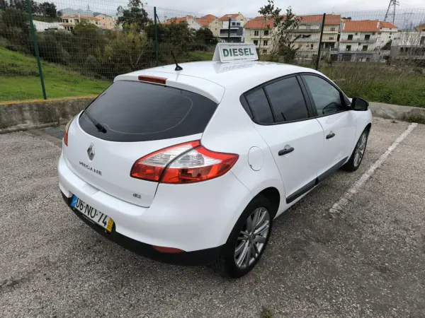 Renault Mégane 1.5 DCI III Hatchback 2013 - 3999 EUR, 317737 km - AUTO.MOTO.pt - 317737km - foto 3 de 50