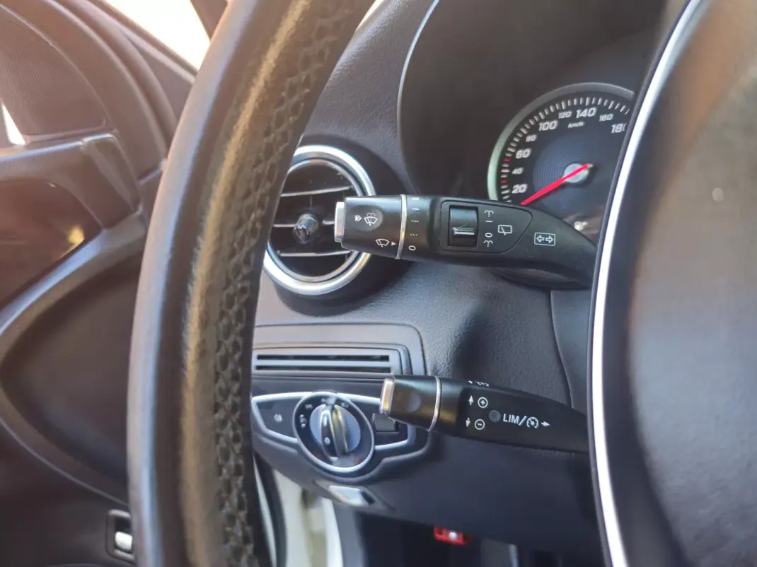 Mercedes-Benz GLC 220 2017 - 27500 EUR, 144800 km - AUTO.MOTO.pt - 144800km - foto 13 de 15