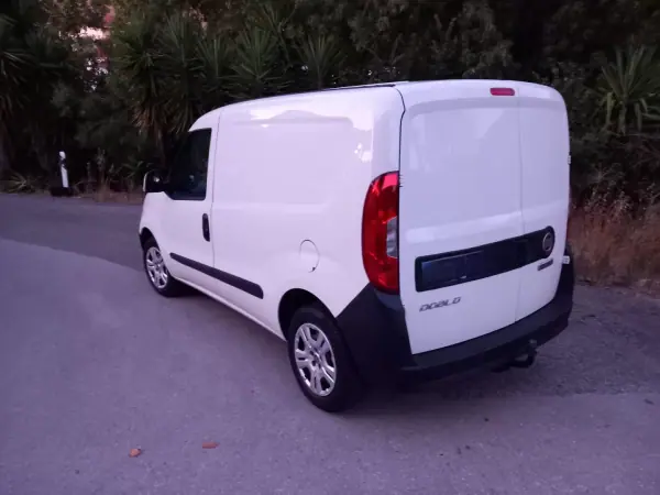 Fiat Doblo 2018 - 7500 EUR, 429470 km - AUTO.MOTO.pt - 429470km - foto 4 de 11