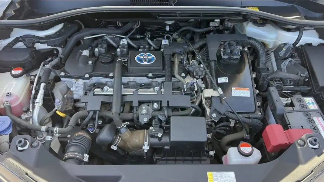 Toyota C-HR 2016 - 12000 EUR, 130000 km - AUTO.MOTO.pt - 130000km - foto 7 de 8