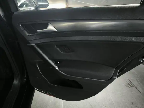 Volkswagen Golf Variant 2017 - 11500 EUR, 190200 km - AUTO.MOTO.pt - 190200km - foto 28 de 30