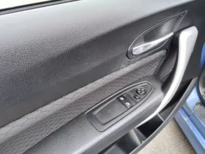 BMW 120 2013 - 13999 EUR, 270000 km - AUTO.MOTO.pt - 270000km - foto 23 de 34