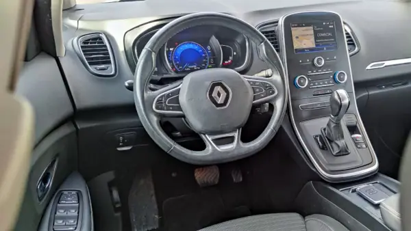 Renault Scénic 2017 - 12590 EUR, 172302 km - AUTO.MOTO.pt - 172302km - foto 5 de 38