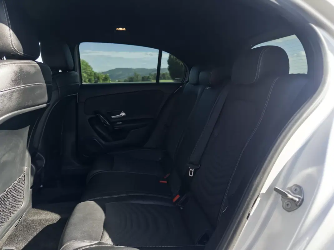 Mercedes-Benz A 180 2019 - 20990 EUR, 161000 km - AUTO.MOTO.pt - 161000km - foto 28 de 30