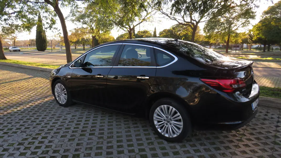 Opel Astra 2013 - 9800 EUR, 99000 km - 99000km - foto 3 de 16