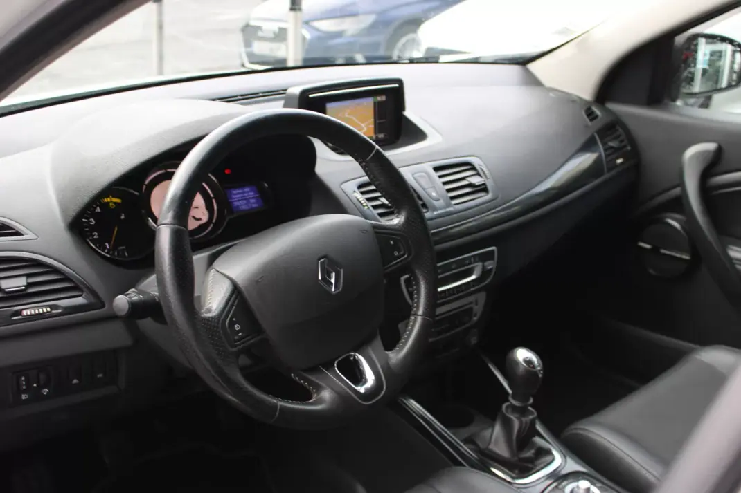 Renault Mégane Sport Tourer 2013 - 5900 EUR, 293129 km - AUTO.MOTO.pt - 293129km - foto 7 de 27
