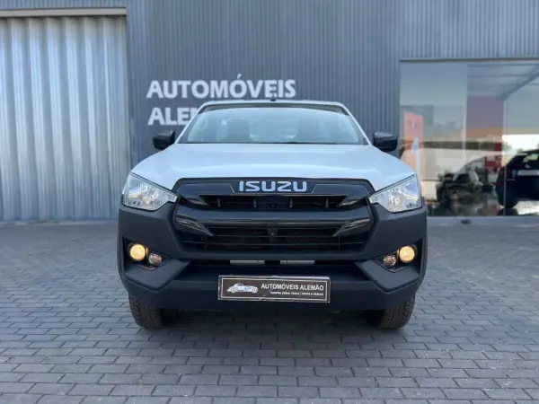 Isuzu 2022 - 27500 EUR, 109727 km - AUTO.MOTO.pt - 109727km - foto 2 de 12