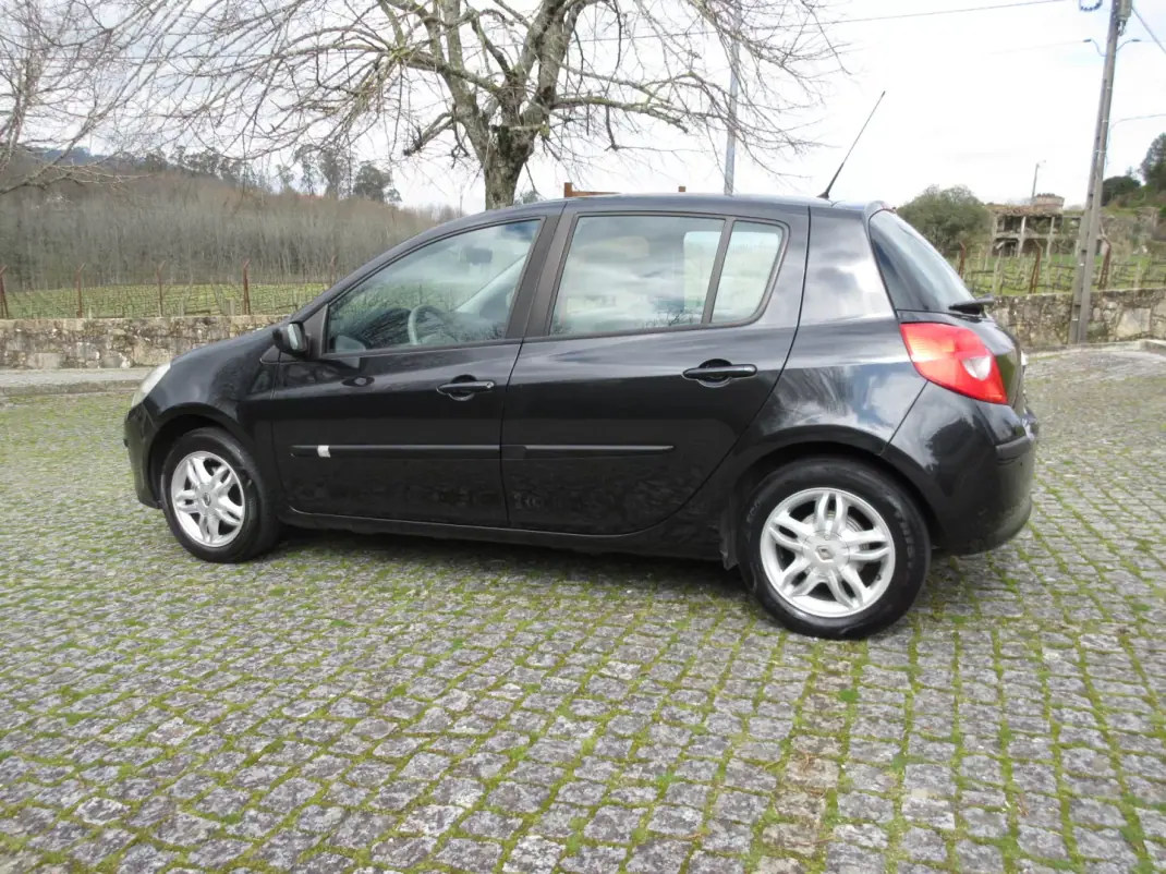 Renault Clio 2006 - 3990 EUR, 249000 km - AUTO.MOTO.pt - 249000km - foto 6 de 38