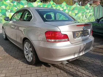 BMW 120 2009 - 11900 EUR, 197000 km - AUTO.MOTO.pt - 197000km - foto 15 de 17