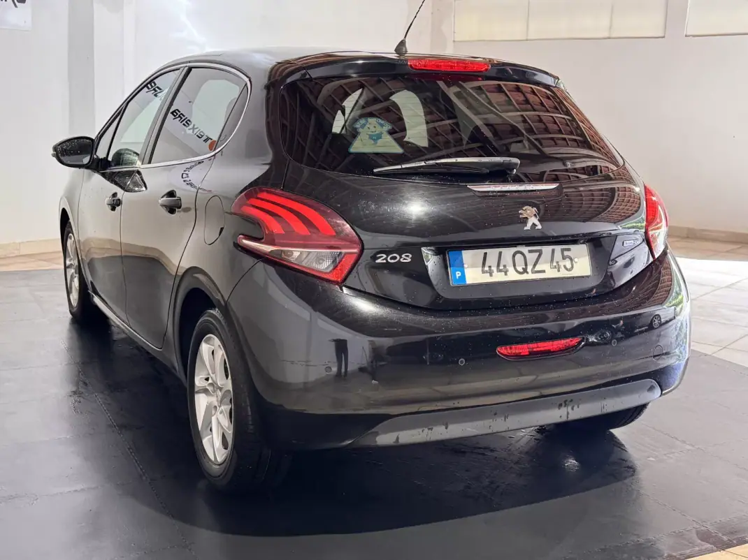 Peugeot 208 2016 - 9900 EUR, 90526 km - AUTO.MOTO.pt - 90526km - foto 7 de 22