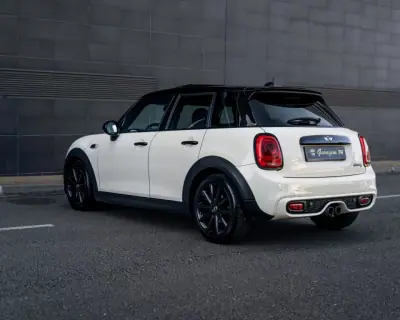 MINI Cooper 2015 - 19990 EUR, 135300 km - AUTO.MOTO.pt - 135300km - foto 41 de 54