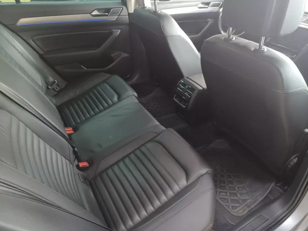 Volkswagen Passat 2017 - 19390 EUR, 112082 km - AUTO.MOTO.pt - 112082km - foto 25 de 40