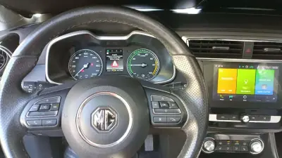MG ZS 2020 - 16450 EUR, 65100 km - AUTO.MOTO.pt - 65100km - foto 10 de 23