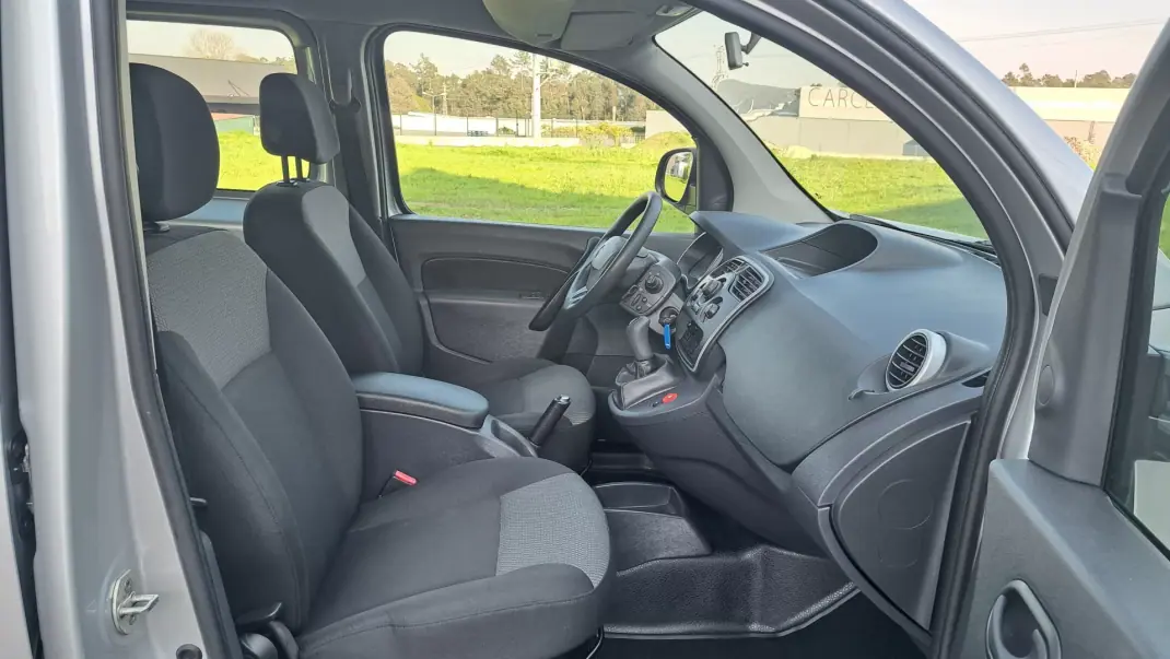 Renault 2019 - 19900 EUR, 100835 km - AUTO.MOTO.pt - 100835km - foto 10 de 28