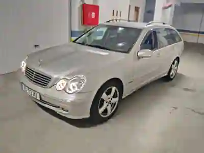 Mercedes-Benz C 220 2004 - 7500 EUR, 295000 km - 295000km - foto 1 de 5