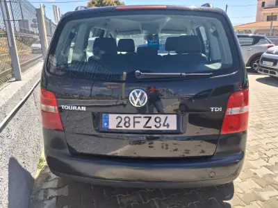 Volkswagen Touran 2005 - 4900 EUR, 247000 km - AUTO.MOTO.pt - 247000km - foto 6 de 12
