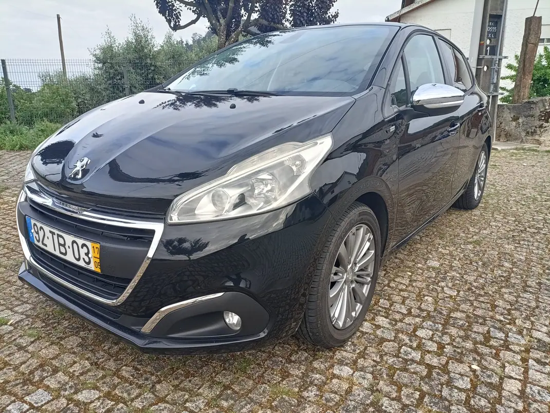 Peugeot 208 2017 - 8500 EUR, 215800 km - AUTO.MOTO.pt - 215800km - foto 3 de 12