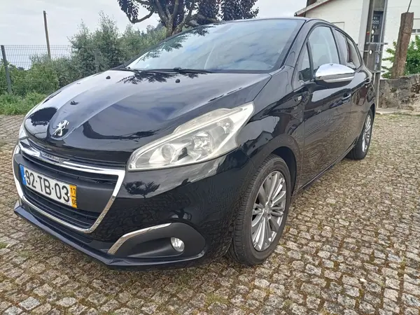 Peugeot 208 2017 - 8500 EUR, 215800 km - AUTO.MOTO.pt - 215800km - foto 3 de 12
